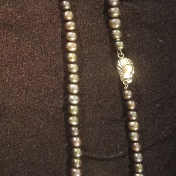 Black Pearl 16" Necklace from Hong Kong - Picture 2 of 2
